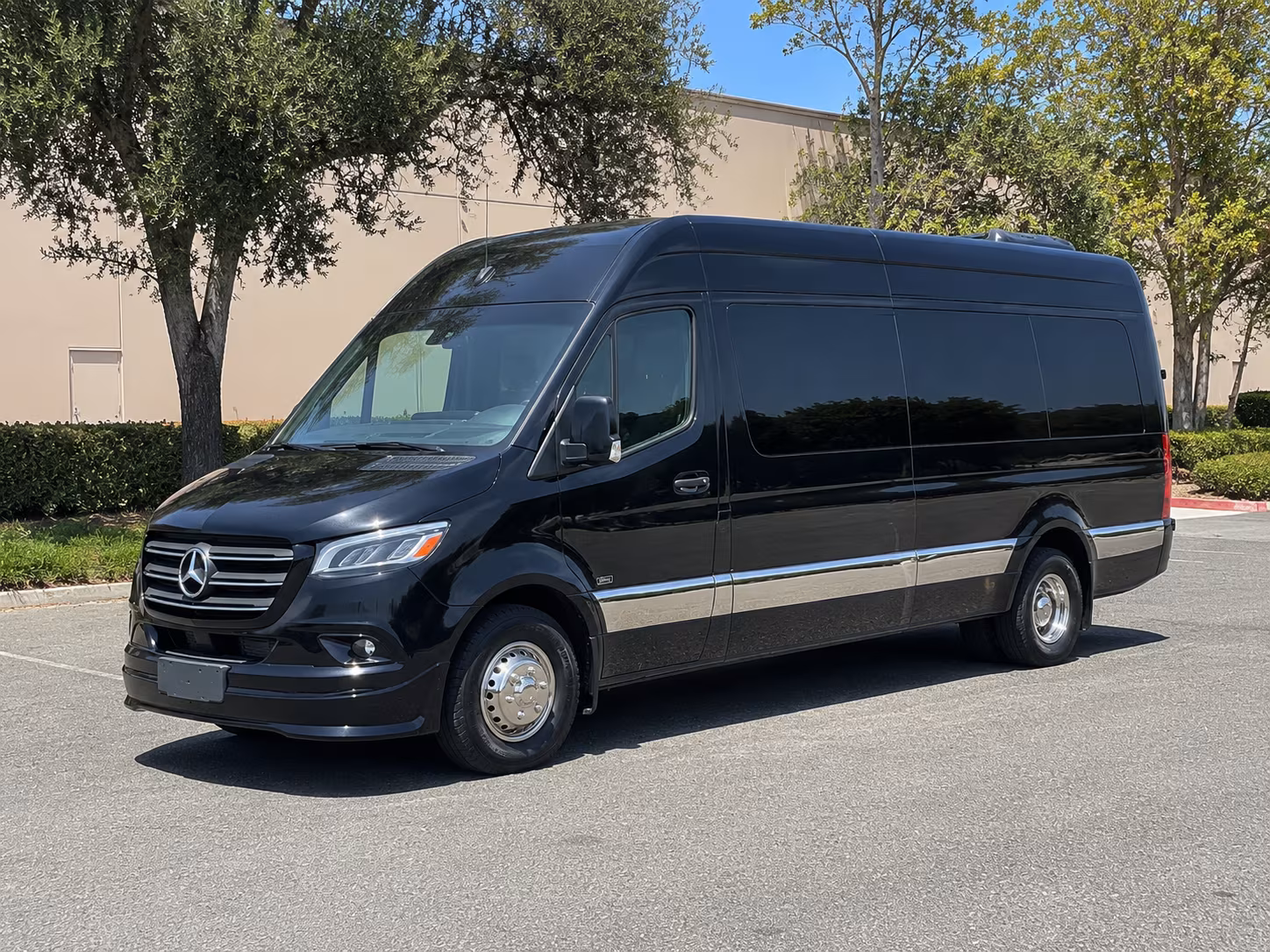find the perfect transportation for your next airport transfer 4